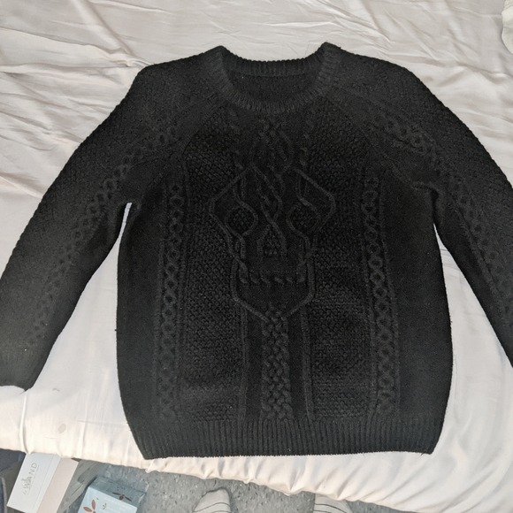 Hand-knit Aran Skull Sweater in Wool - Picture 2 of 3